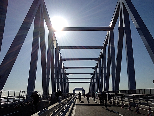 東京ゲートブリッジ通過中