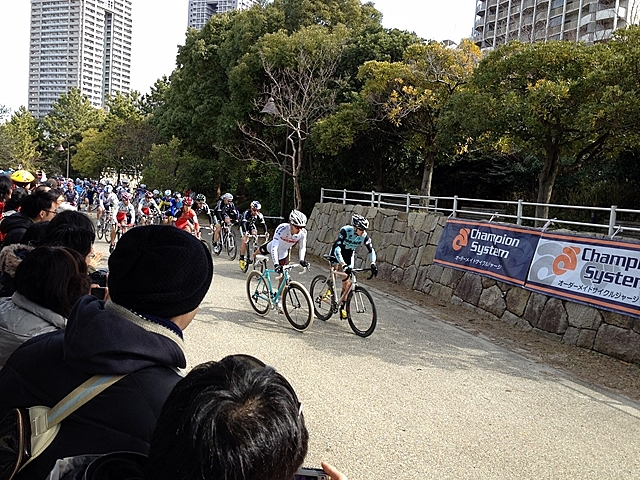 シクロクロス東京 男子エリートクラスのスタート直後