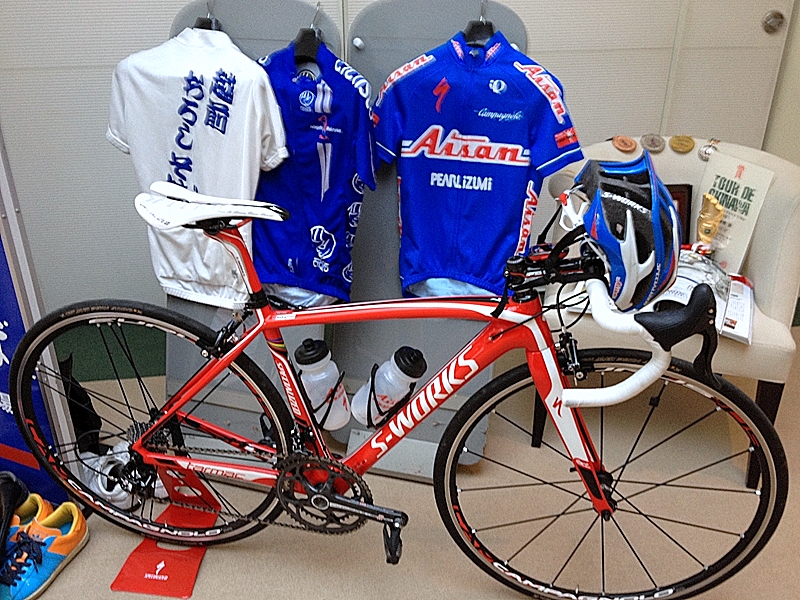 中島康晴選手の自転車とジャージ